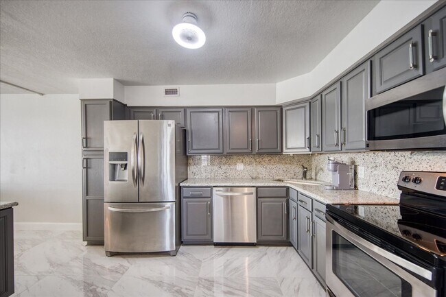 Foto del edificio - 851 Bayway Blvd