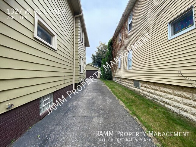 Building Photo - 2-bedroom Lower Duplex apartment in Gordon...