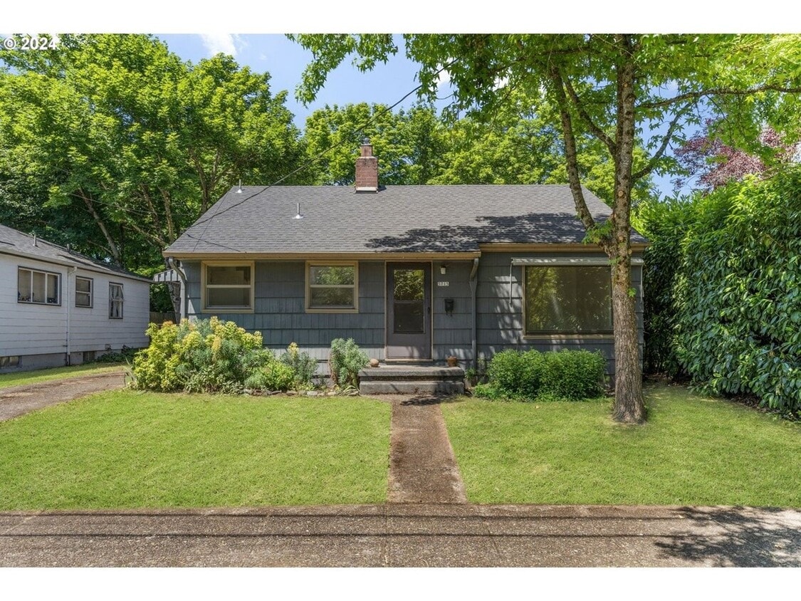Primary Photo - Super Cute 2 Bedroom House in Portland wit...