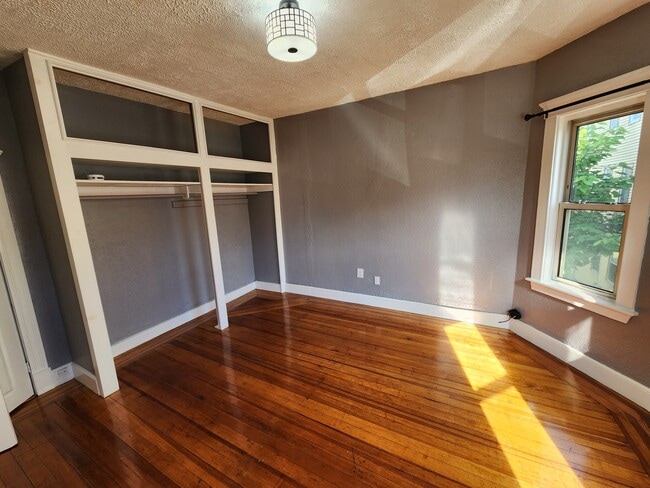 Building Photo - 648 Morton St