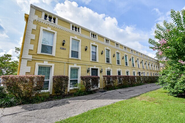 Foto del edificio - 5202 Arboles Dr