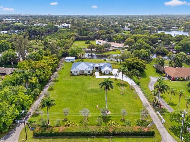 Foto del edificio - 2400 SW 112th Ave