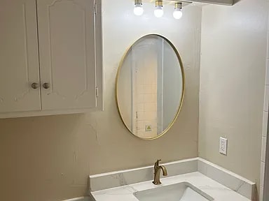 Building Photo - 1006 Tyler Ave NW