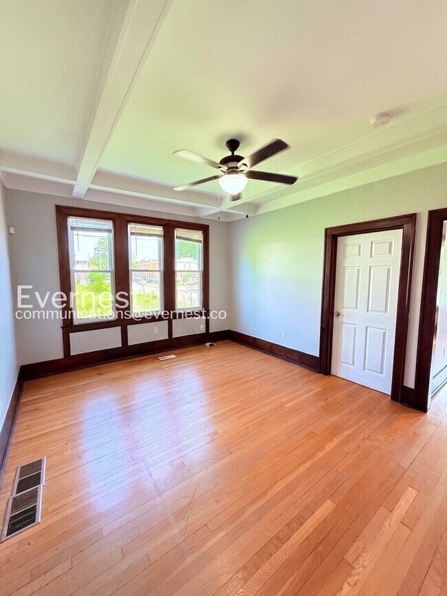 Foto del edificio - 9429 Brush St