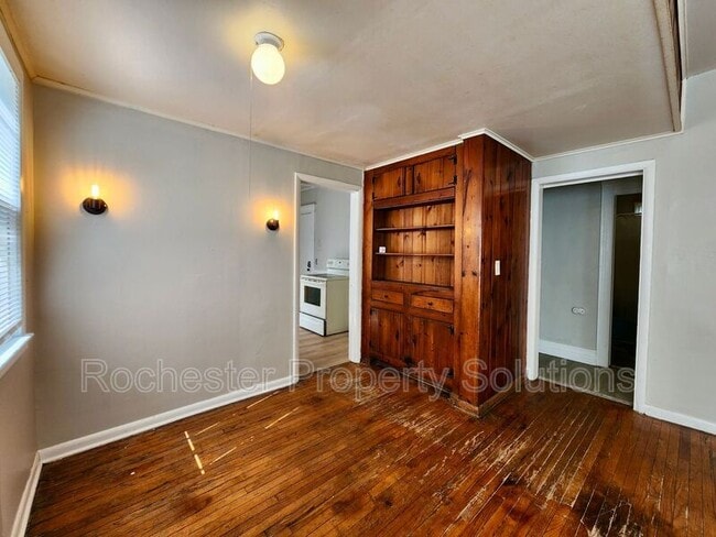 Building Photo - 287 Reynolds St