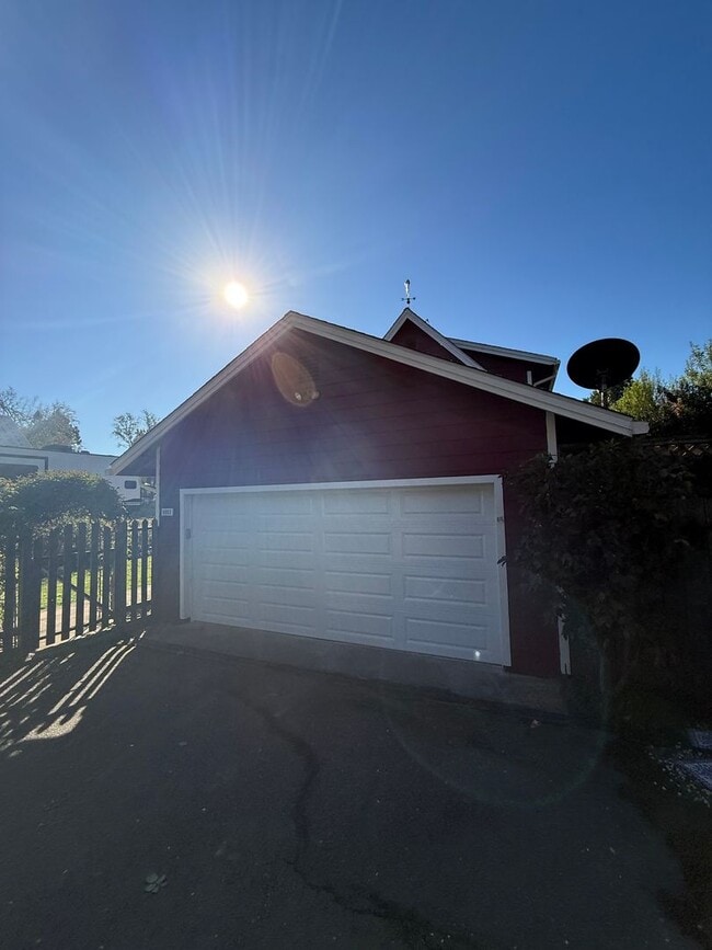 Building Photo - Experience the perfect blend of comfort, style, and country in this rare West County find!