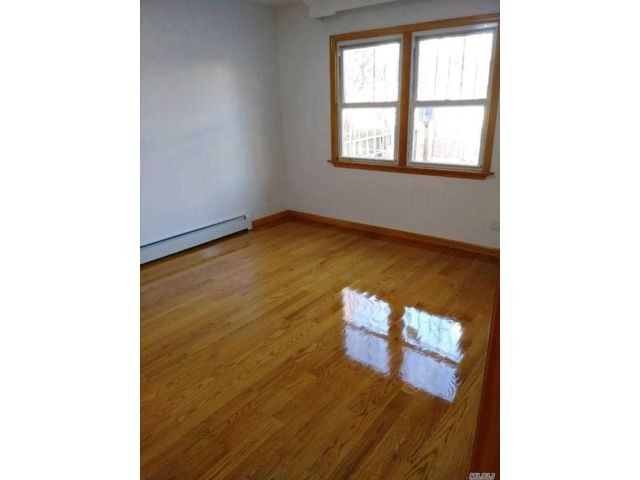 Foto del edificio - 160-13 Oak Ave