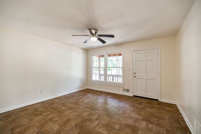 Foto del edificio - 170 Garnett Ridge Dr