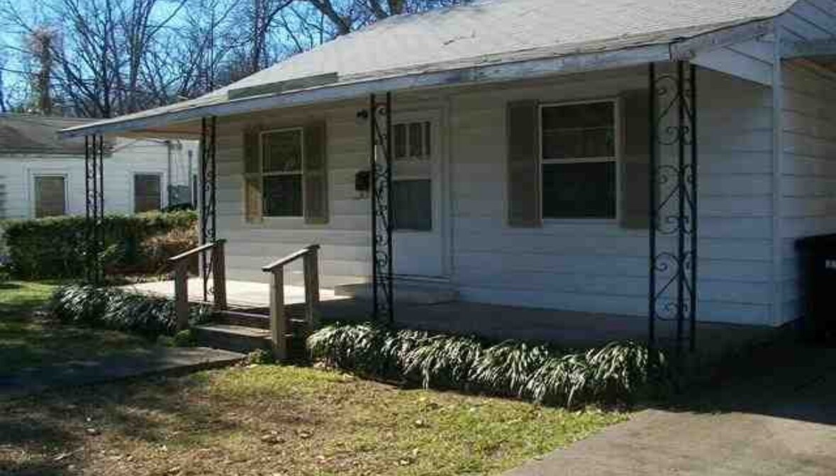 Foto principal - 111 Oak Hill Pl