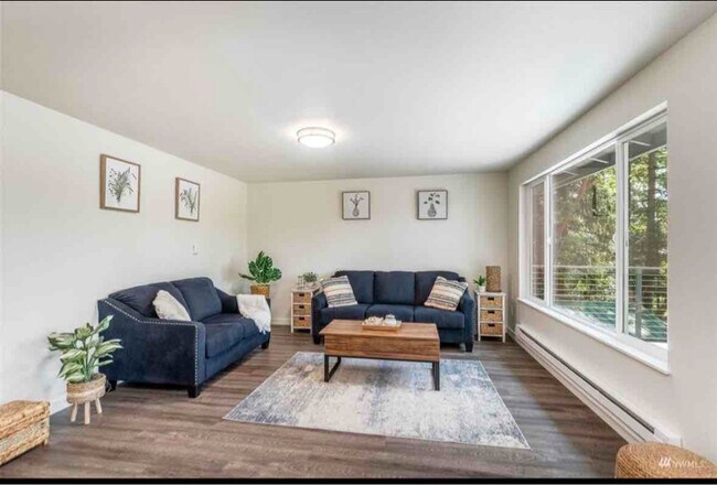Building Photo - 22315 Overlake Loop SE