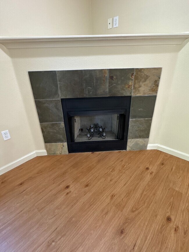 Foto del edificio - Beautiful 1 Bedroom 1 Bath Condo Located in Grand Oaks!