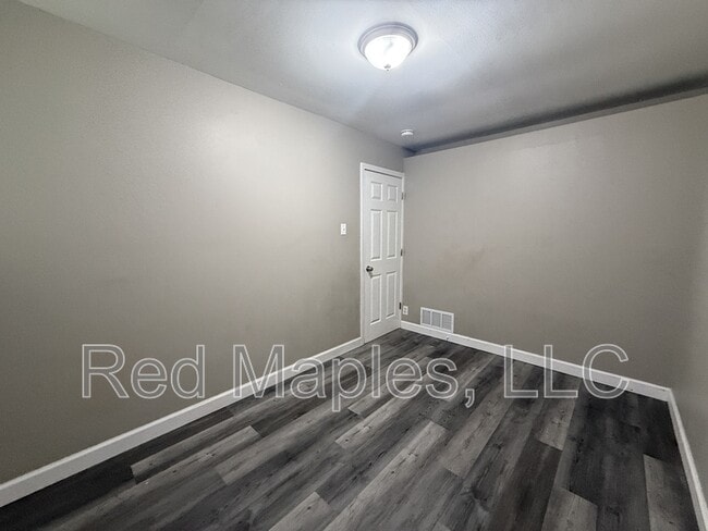 Building Photo - 10877 Spring Garden Dr