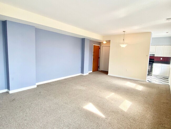 Foto del edificio - City Living!  Very Spacious 1 Bed 1 Bath W...