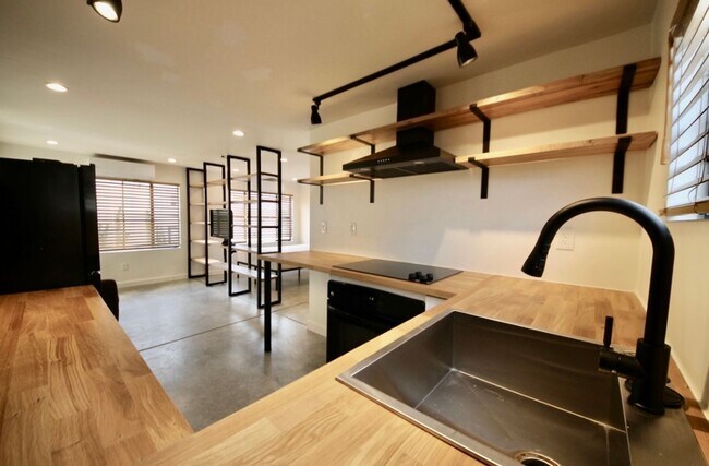 Building Photo - ALL INCLUSIVE QUAINT HISTORIC STUDIO IN TH...