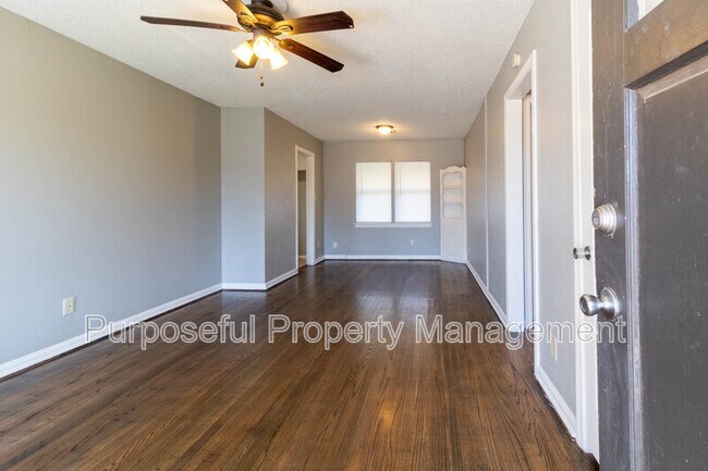 Foto del edificio - 3808 N Drexel Blvd