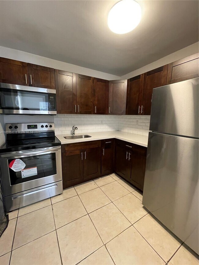 Foto del edificio - 2665 NW 20th St