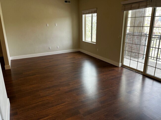 Building Photo - Fantastic SALT LAKE CITY Condo