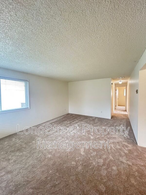 Foto del edificio - 324 NE Conifer Blvd