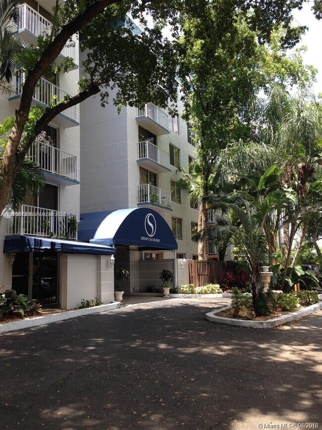 Foto del edificio - 1740 NW N River Dr