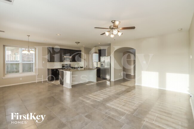 Foto del edificio - 5010 Naples Grove Ln