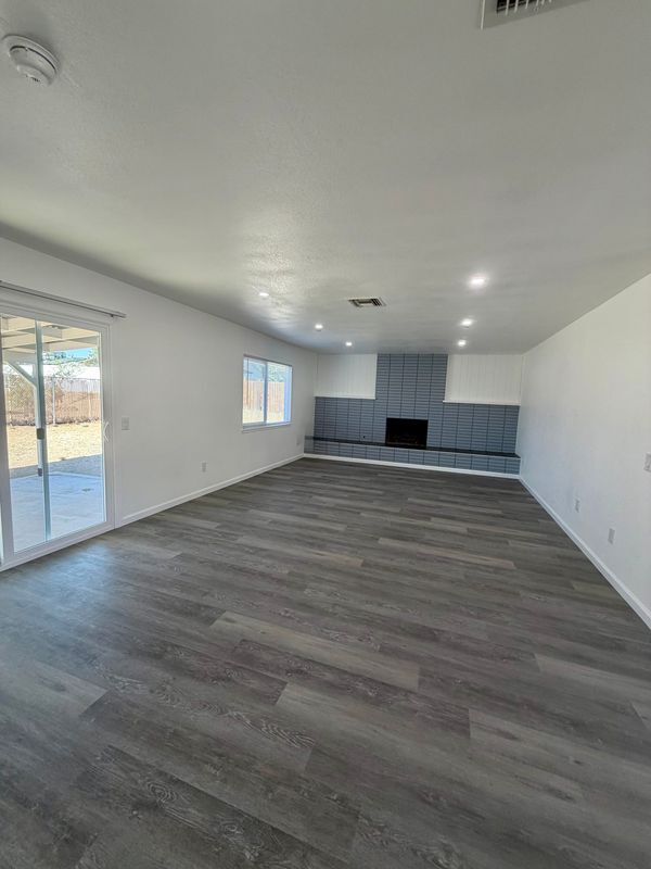 Foto del edificio - 31060 Balsa Ave