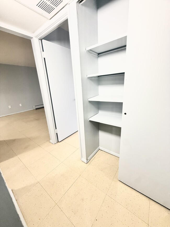 Foto del edificio - 2971 Four Towers Dr