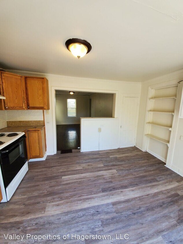 Primary Photo - 3 br, 1 bath House - 215 S High St