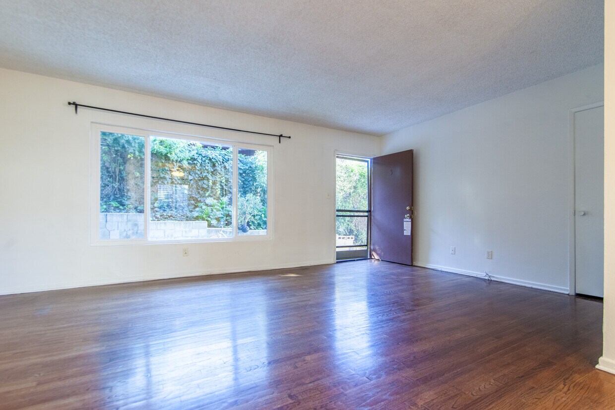 Primary Photo - 826 Hyperion Ave