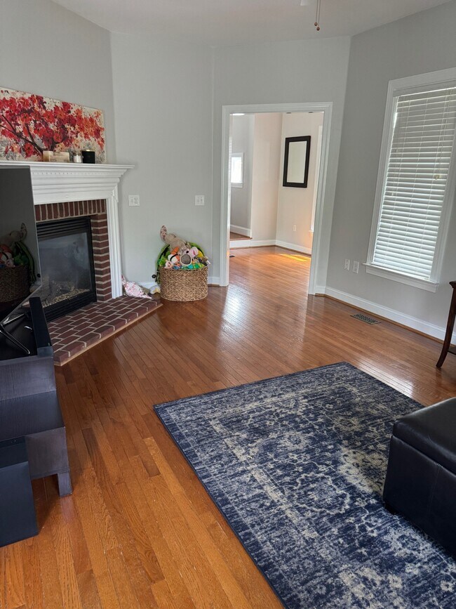 Foto del edificio - 1218 Brook Cir