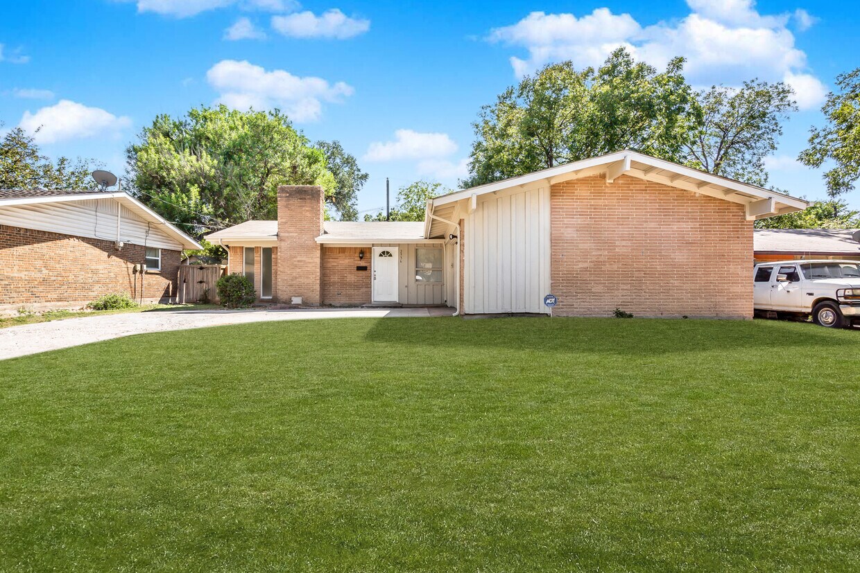 Foto principal - 2936 Sundial Dr