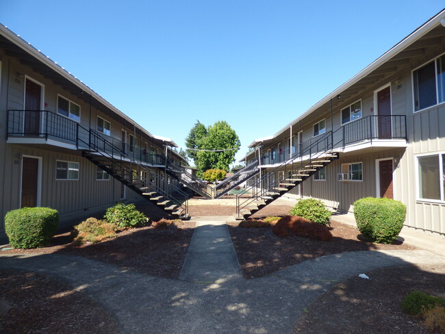 Building Photo - The Court at Hawthorne