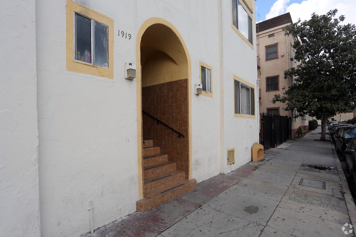 Building Photo - 1919 Bonsello Ave