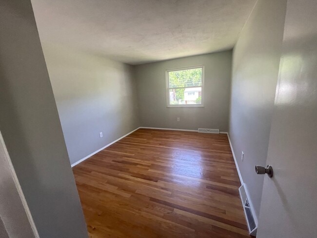 Building Photo - 308 Stotler Rd
