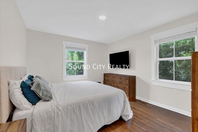 Foto del edificio - 2929 Emery Dr
