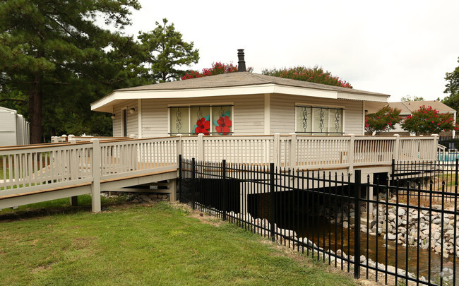 Future Leasing Office - Colonial Pointe Apartments