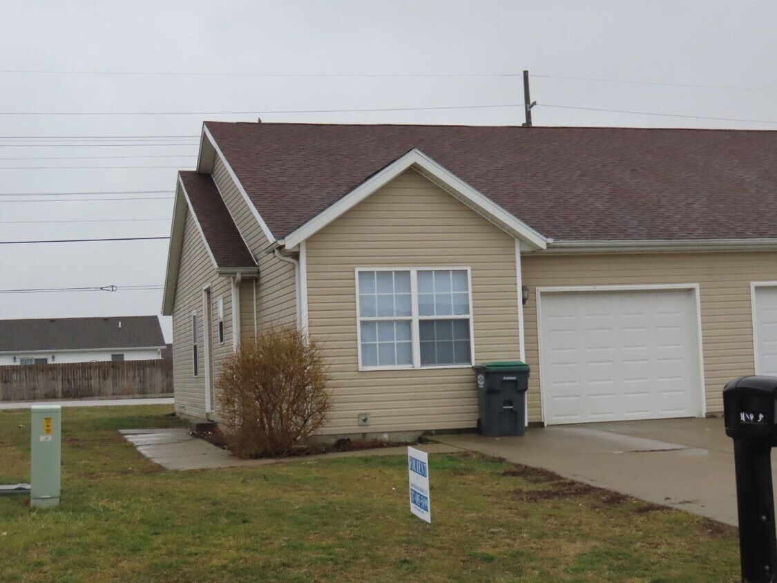 Primary Photo - 3 Bedroom, 2 Bath Duplex in Greensburg, IN