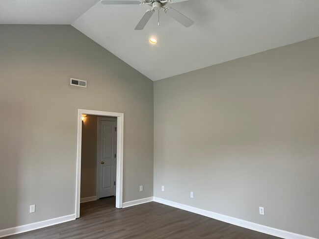 Building Photo - 105 Juniper Ct