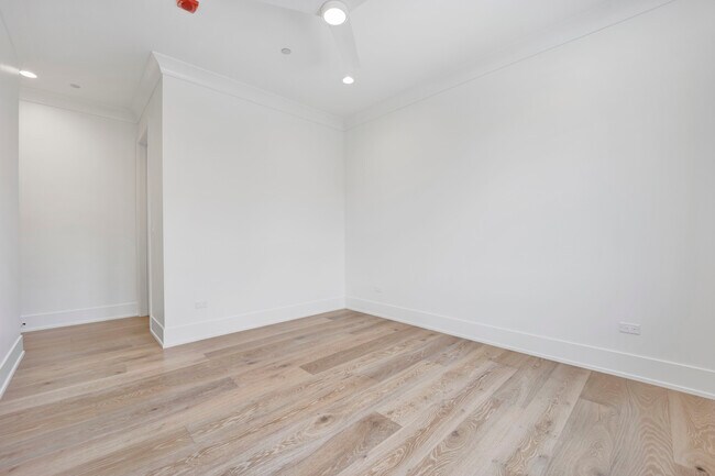 Foto del edificio - 4920 N Lincoln Ave