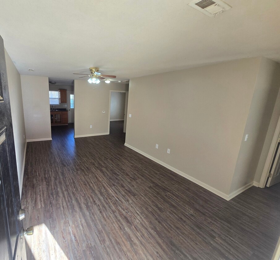 Building Photo - 526