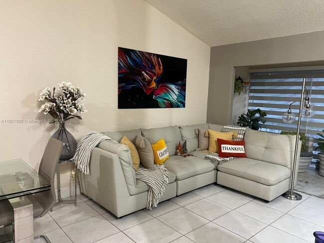 Building Photo - 9446 SW 140th Ct