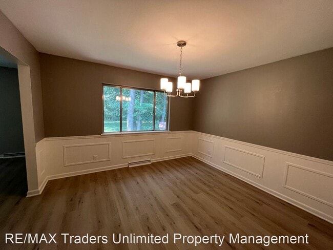 Building Photo - 4 br, 2.5 bath House - 9019 N Locust Ln