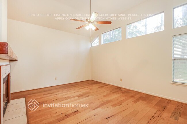 Building Photo - 10 Shallow Pond Pl