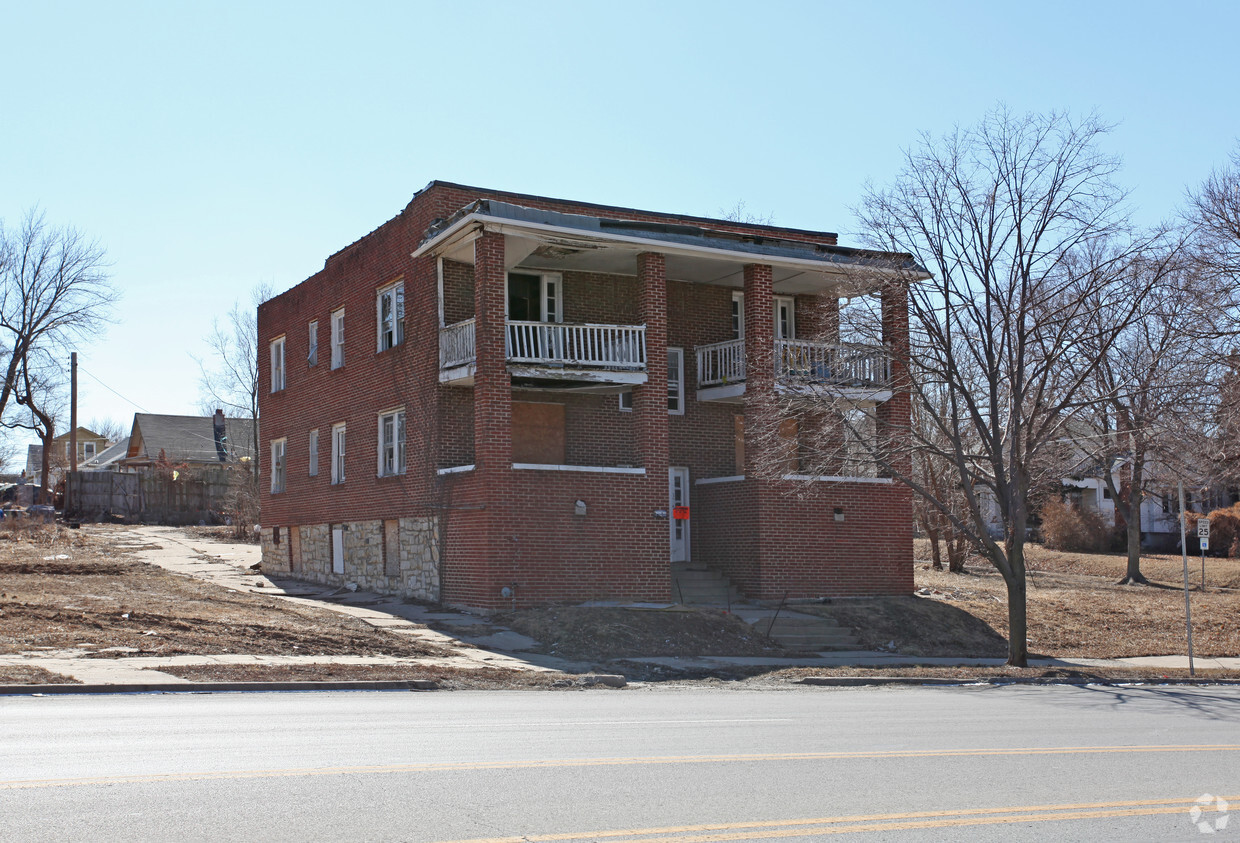 Building Photo - 4105 E Linwood Blvd