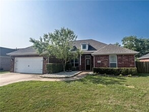 Building Photo - 3203 SW Camden Dr