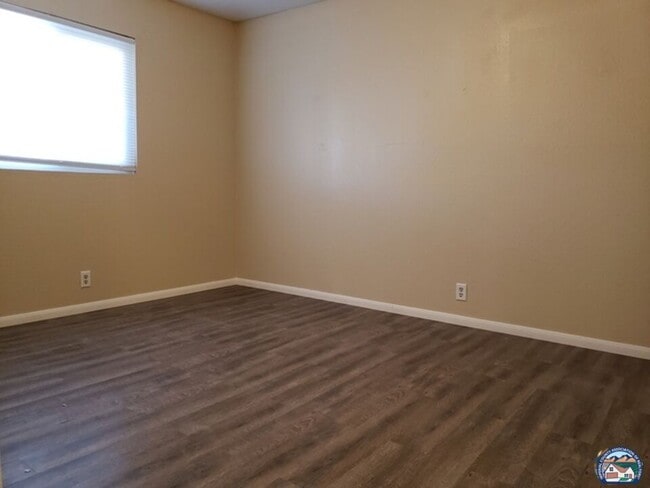 Building Photo - 590 El Centro Ave
