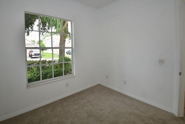 Foto del edificio - Spacious 2 bed Plus Den Home for Lease