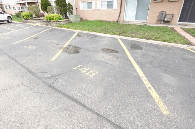 Foto del edificio - 870 E Old Willow Rd