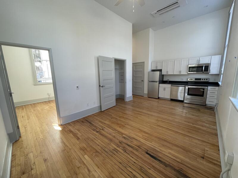 Foto principal - 315 W 38th St