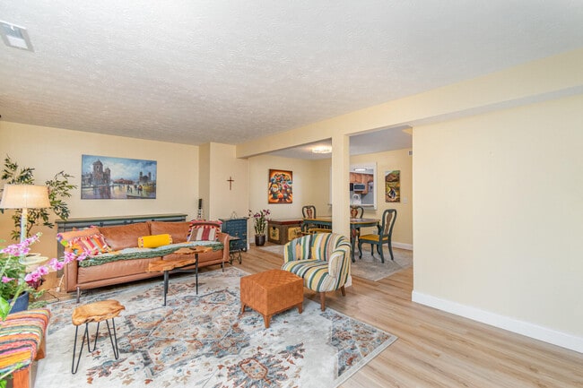 Foto del edificio - 1632 Shady Cove Ln