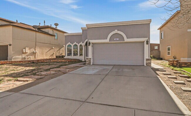 Building Photo - 305 De Palma Pl